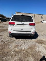 2017 Jeep Grand Cherokee Laredo 4x2 - Exterior Rear Center Image